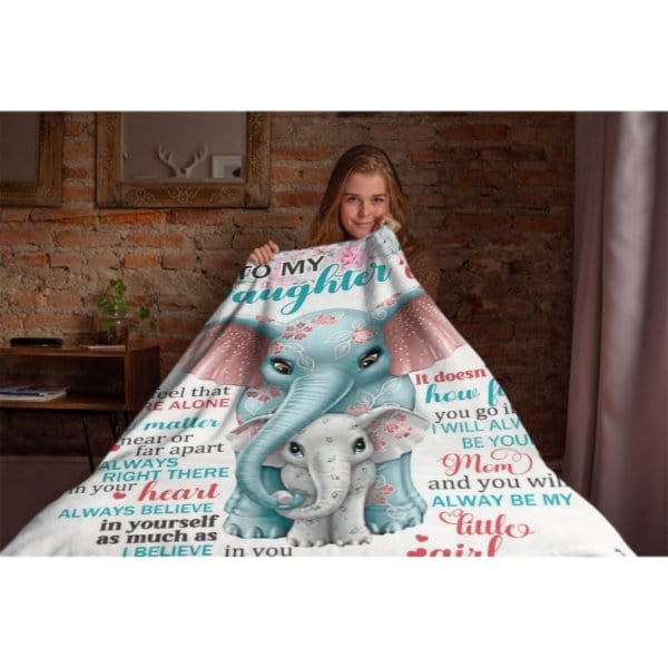 My Little Girl, Never Feel That You Are Alone - Family Blanket - Christmas Gift For Daughter From Mom - Virudhaka